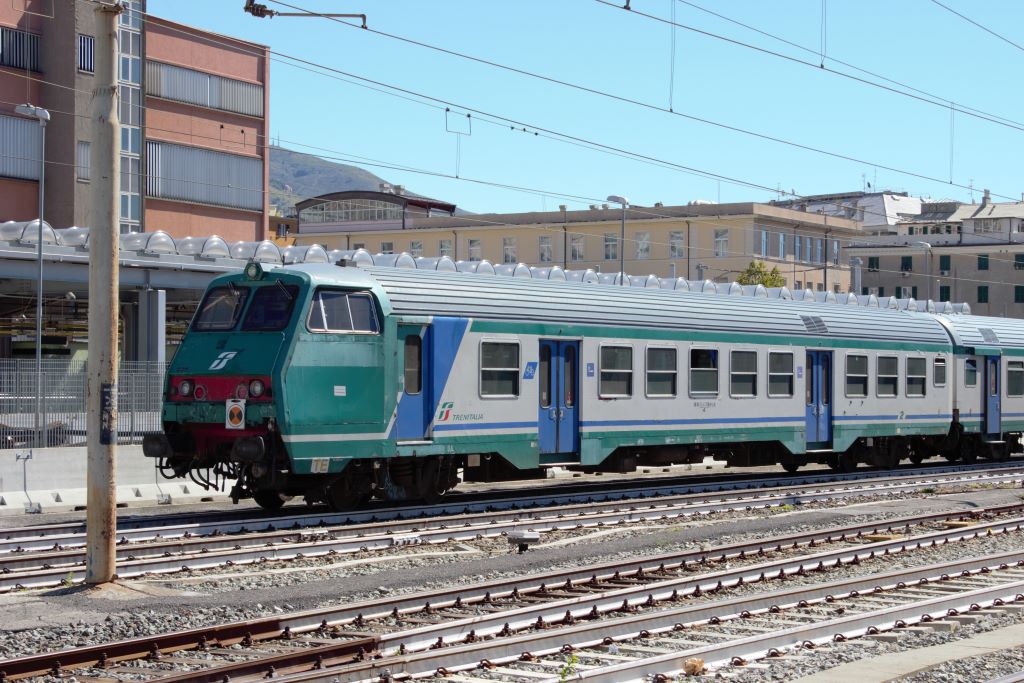 Coche cabina de Trenitalia de dudosa estética pero funcional