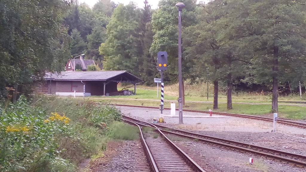 Salida de la estación de Alexisbad, un ramal hacia Strassberg y otro hacia Harzgerode