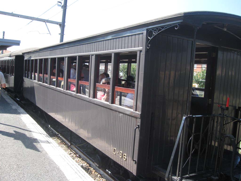 Coche de Catalanes nº 36 con balconcillos