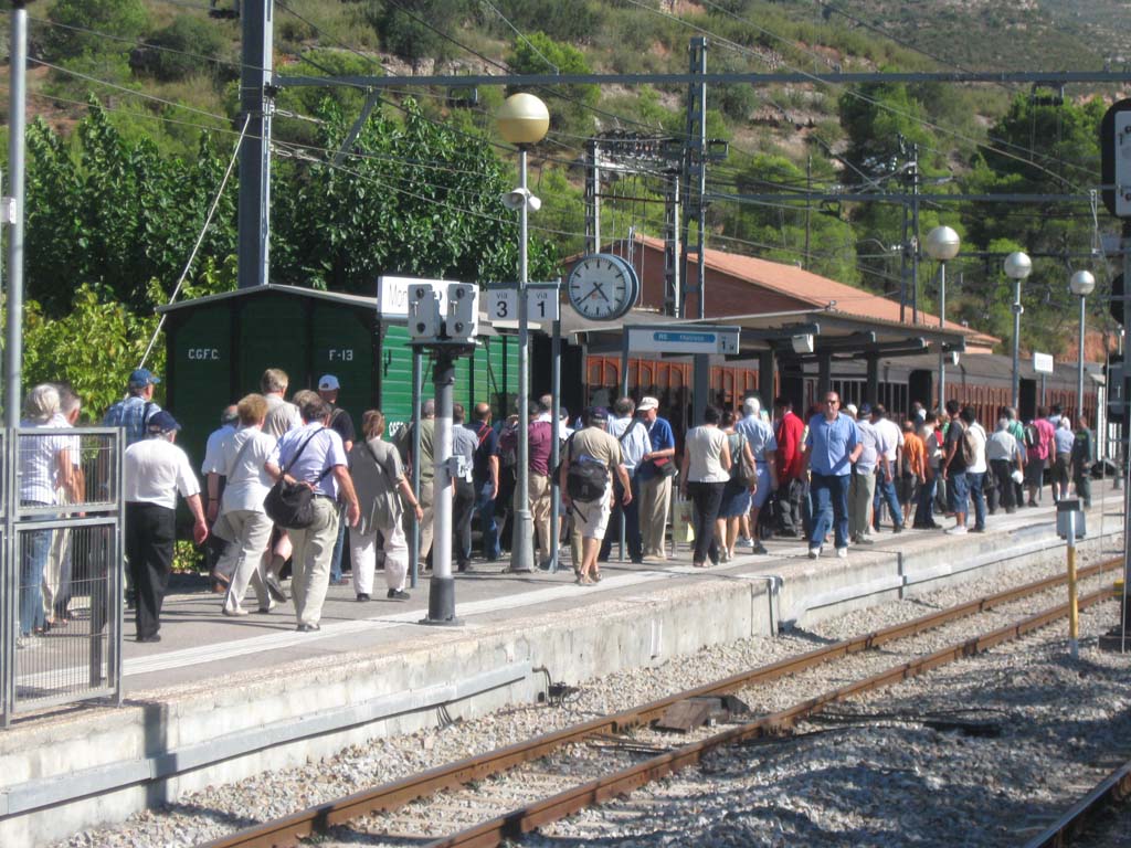 Vuelta al tren conmemorativo, que debería haber sido con una locomotora de vapor