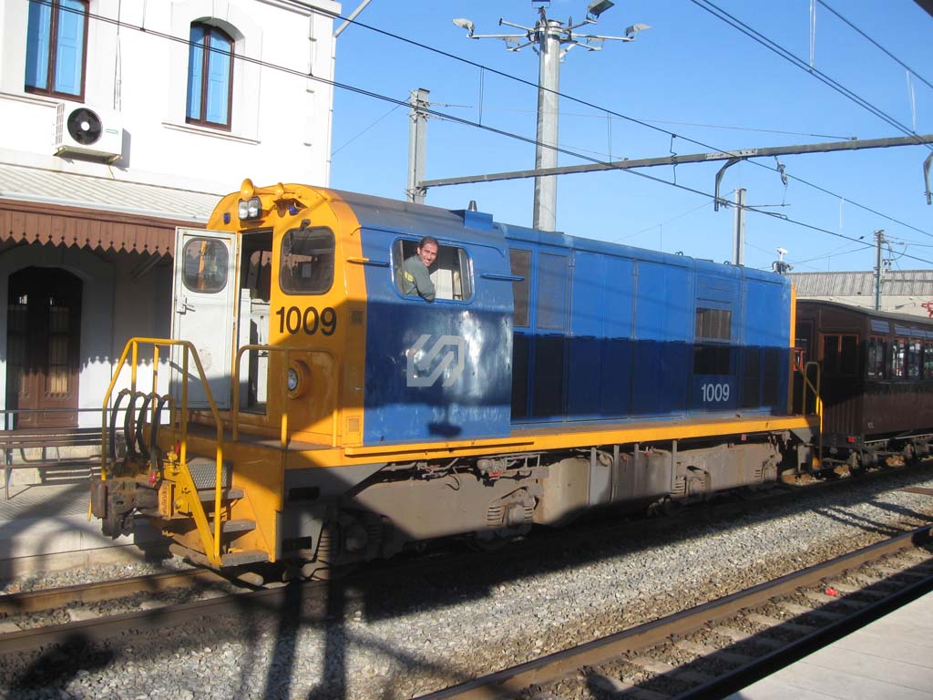 Locomotora Alsthom 1009 en los colores actuales de FGC