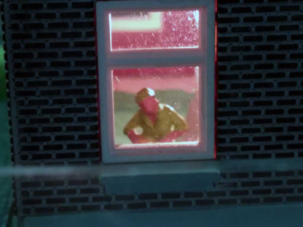 Uff, a mí también me están observando...>
</td>
</tr>
<tr>
<td style=