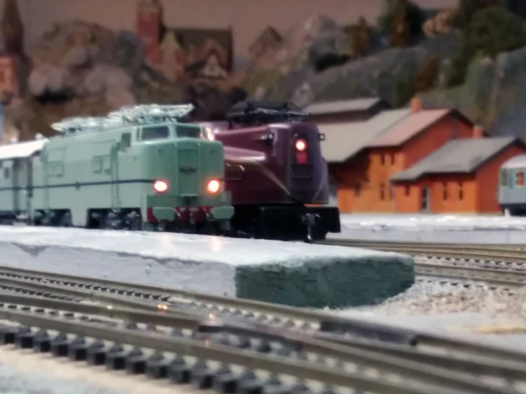 Como en la foto anterior los dos trenes: holandés y americano