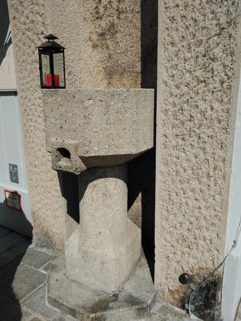 Medidor de grano. Arriba se enrasaba y por la trampilla se llenaban los sacos