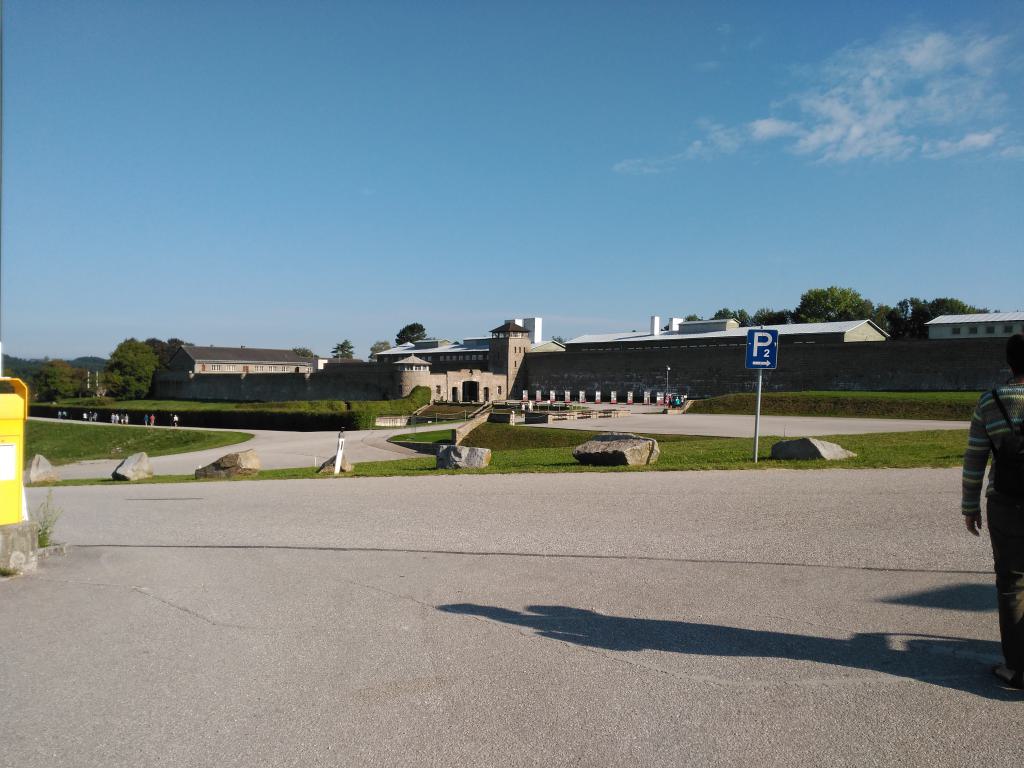 Mauthausen visto desde el parking. Anteriormente hubo barracones de la SS