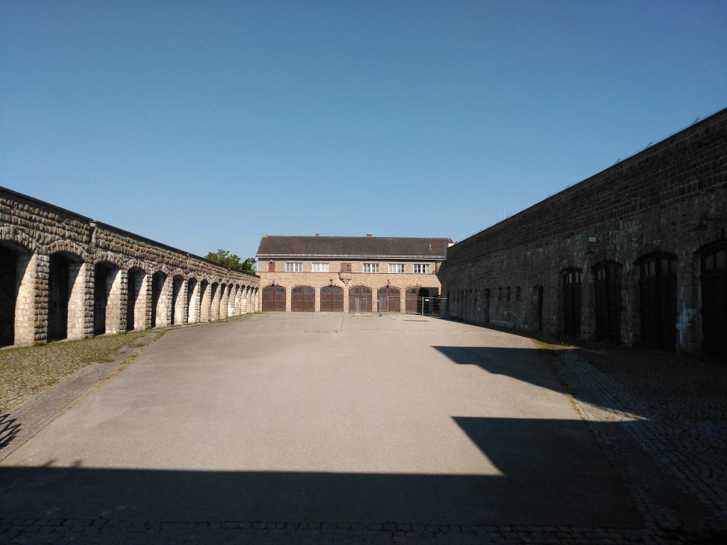 Patio interior de los garages de la SS de Mauthausen