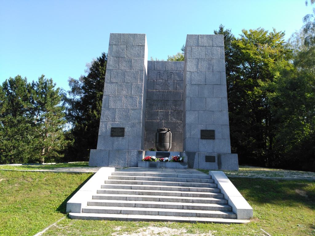 Monumento a los caídos polacos
