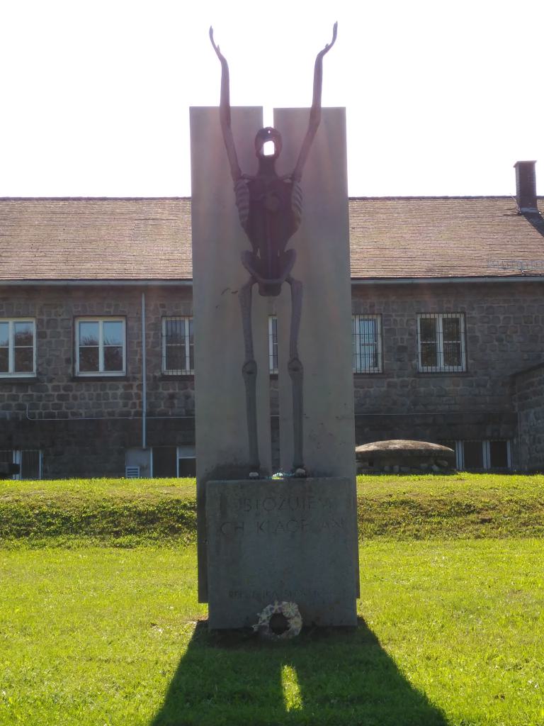Monumento esloveno dónde estaban los barracones de los guardianes de la SS