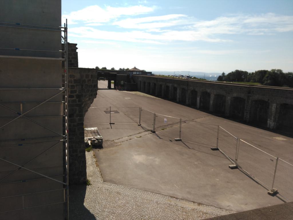 Patio interior de vehículos visto desde arriba