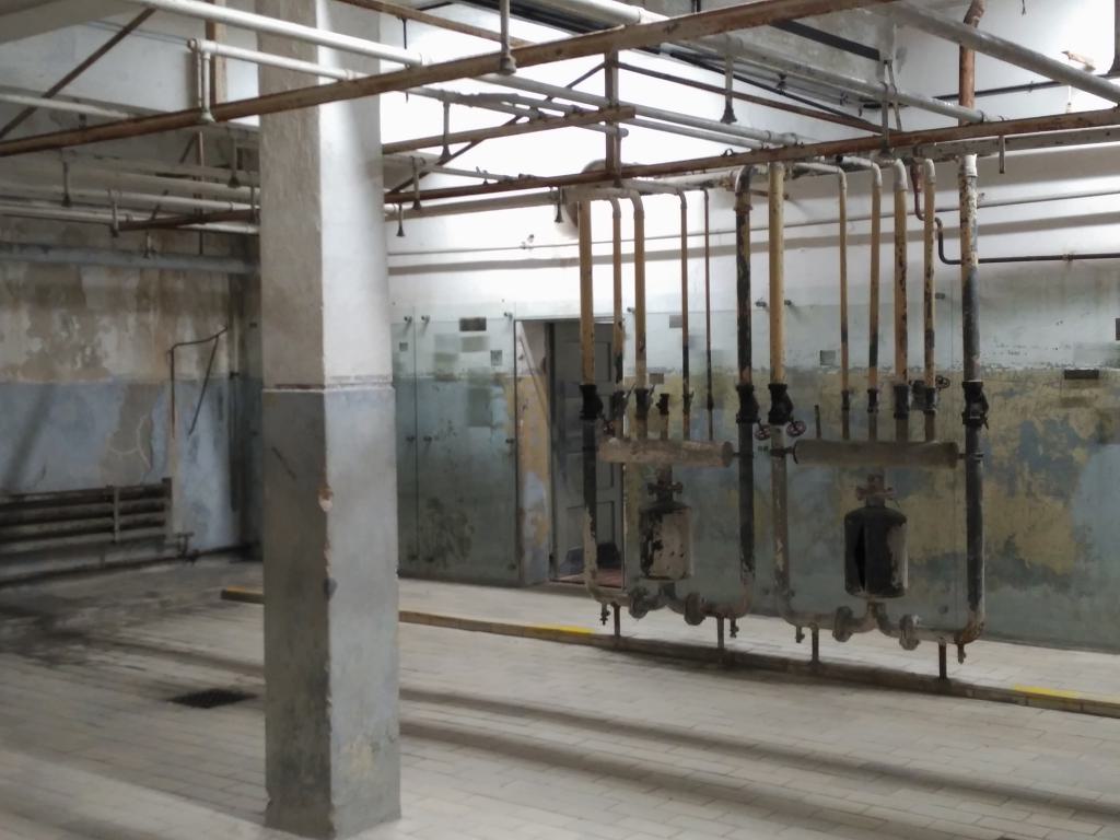 Batería de los mandos de las duchas, sin grifos