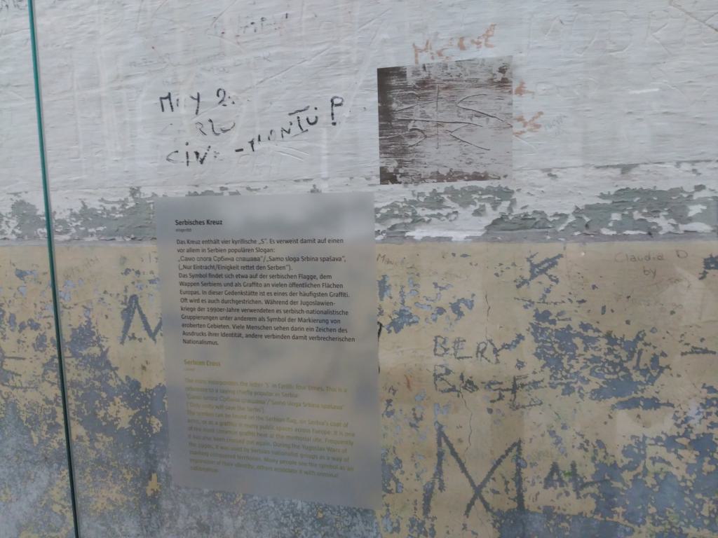 Cruz serbia en forma de S