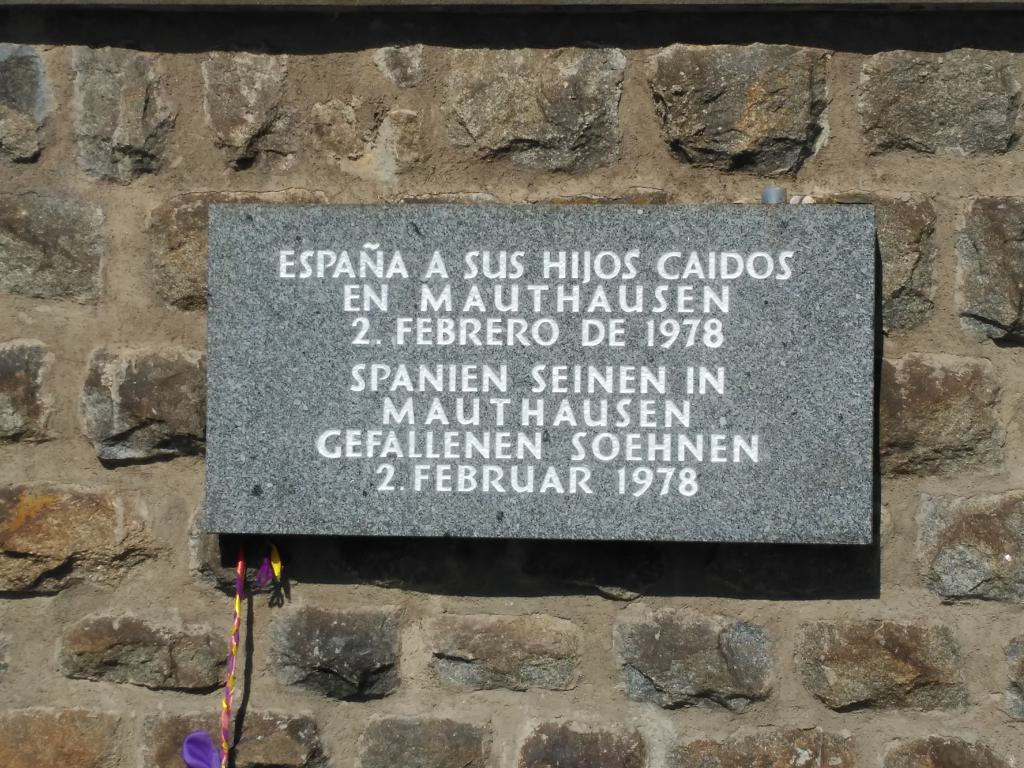 Placa española en el llamado 'Muro de las lamentaciones&apos