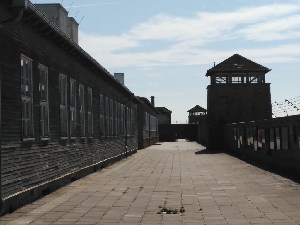 Corredor trasero junto al muro. Por aquí se desplazaban los soldados