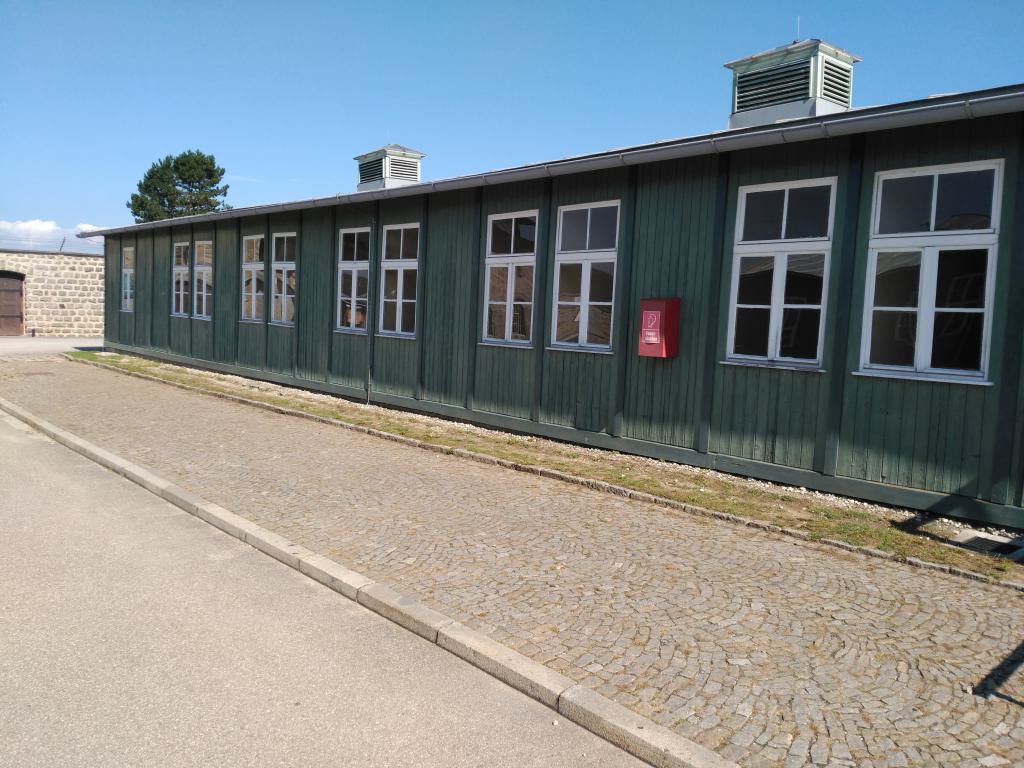 Vista lateral del barracón 1, se acomodaban dos mil prisioneros en cada uno