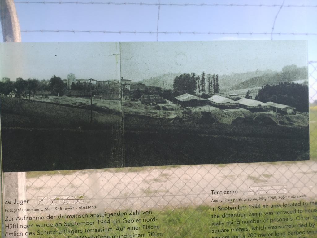 Vista del campo de tiendas creado en el verano del 44 debido a la masificación en el interior del campo