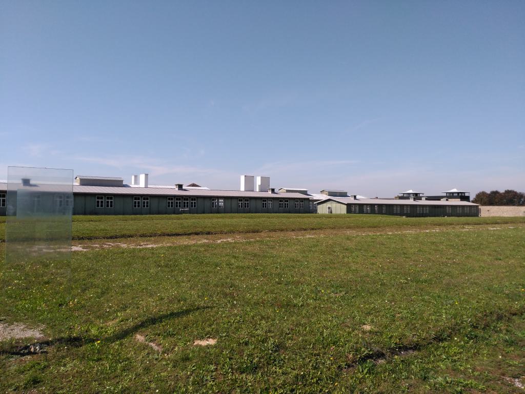 Todo este espacio vacío estaba lleno con 15 barracones (desmantelados)