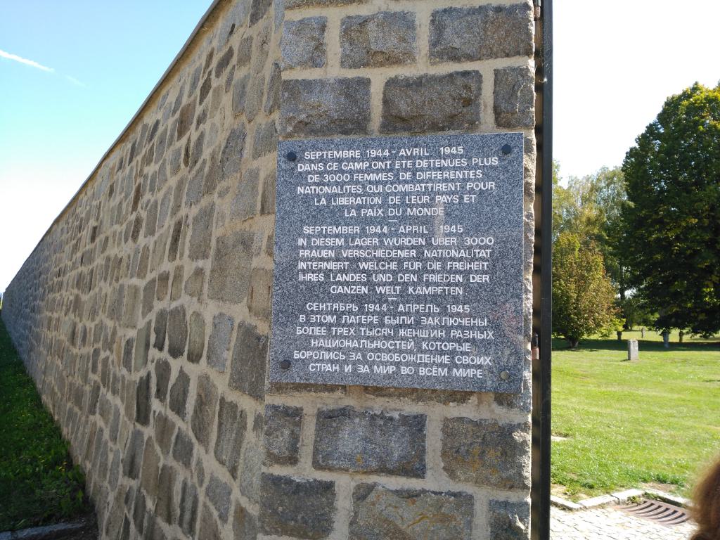 Placa explicativa de la detención de mujeres soldado a finales de la guerra