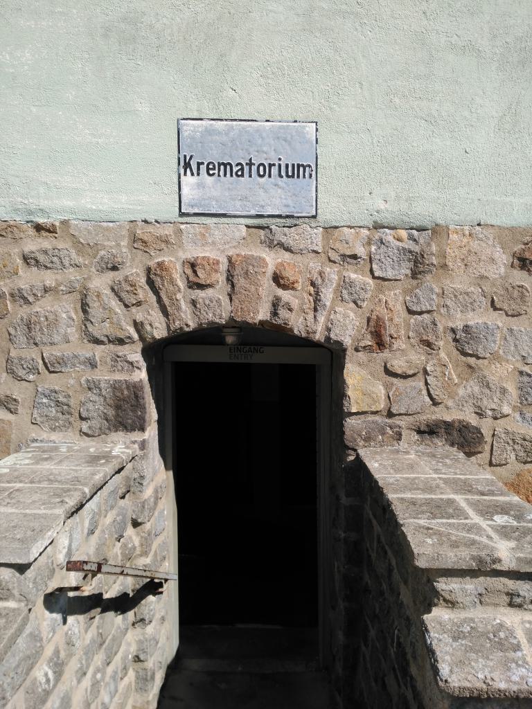 Entrada al crematorio por la parte trasera (aprovisionamiento de material)