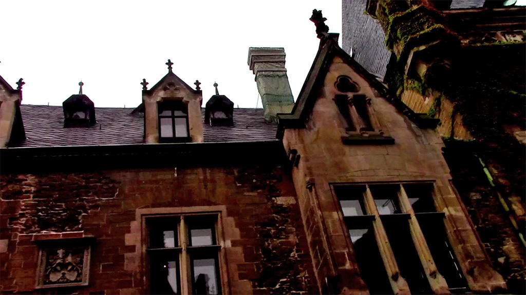 Remates de las fachadas a contraluz