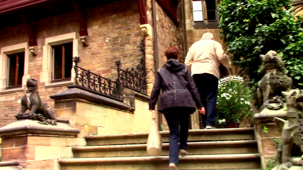 Entrada al castillo, guardada por los 4 evangelistas