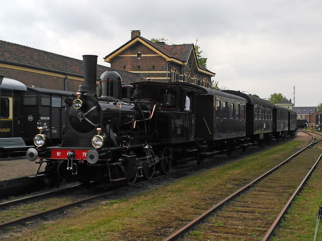 El tren finalmente está compuesto por cuatro coches y dos vagones