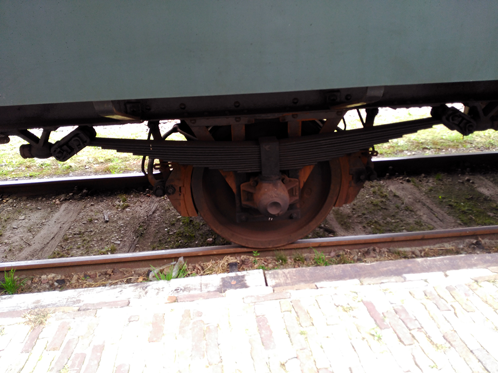 Rueda maciza en coche de pasajeros