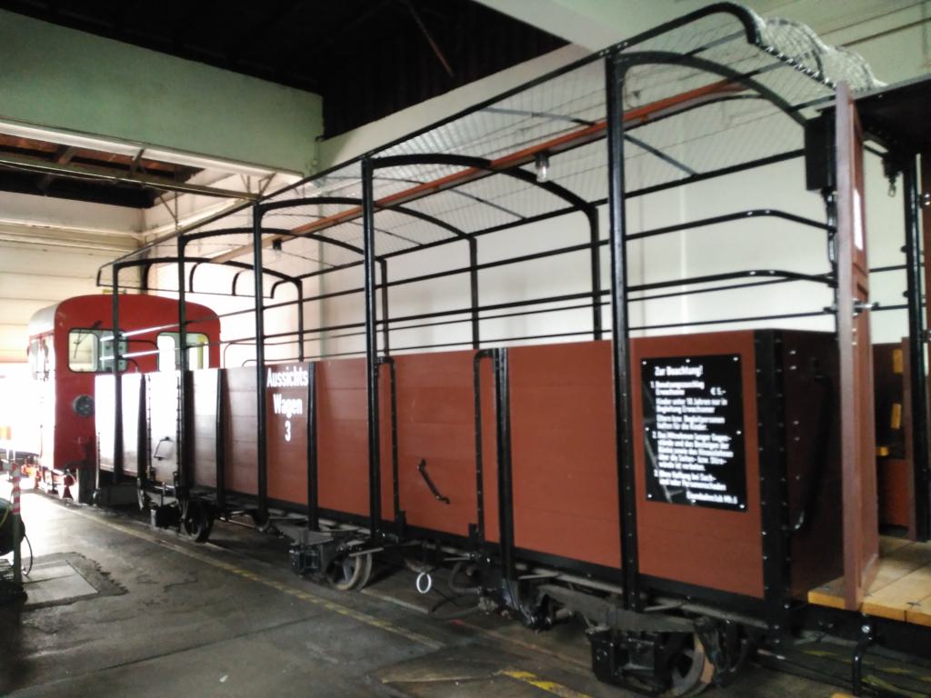 Vagón de carga restaurado como coche jardinera