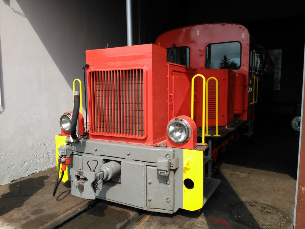 Locomotora 2092 totalmente renovada para maniobras