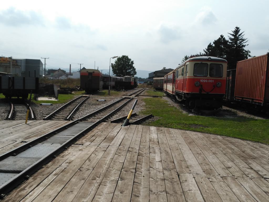 Panorama de vías desde la plataforma a la estación
