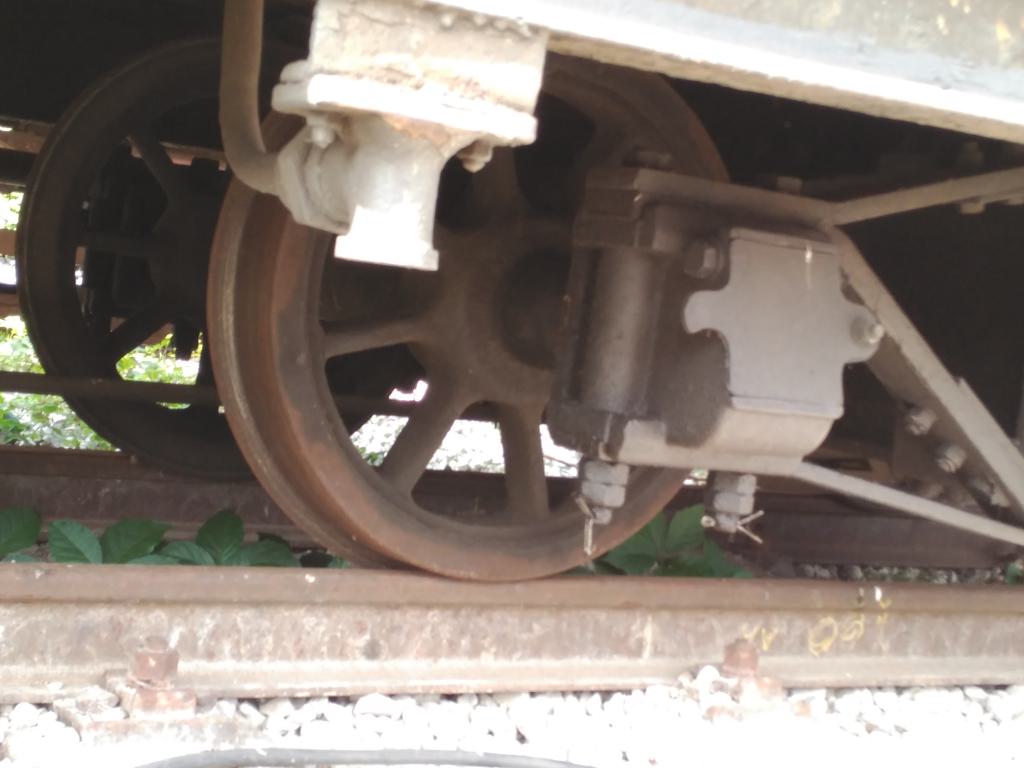 Algunos vagones llevan las ruedas de radios aligeradas