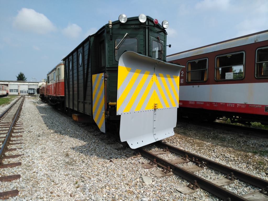 La pala quitanieves principal es orientable según convenga