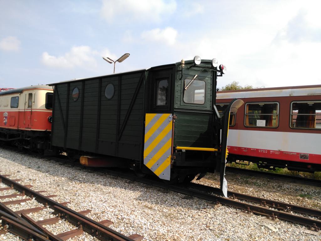 Vagón quitanieves con las palas renovadas