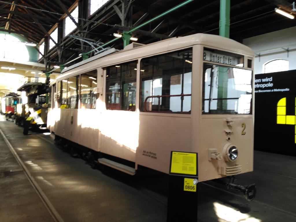 Primer tranvía chapado, evitando la caja de madera