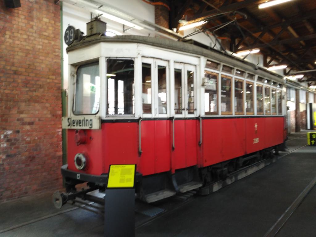 Tranvía de la serie H modernizado del tipo M de la línea 39