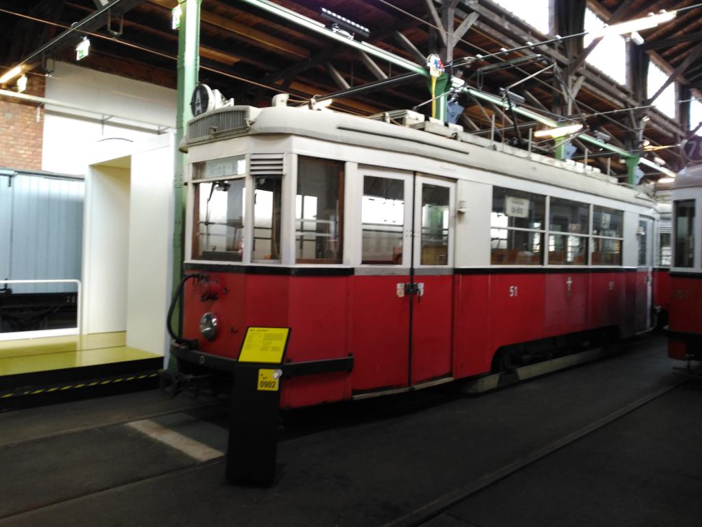 Tranvía con puertas correderas neumáticas del tipo B