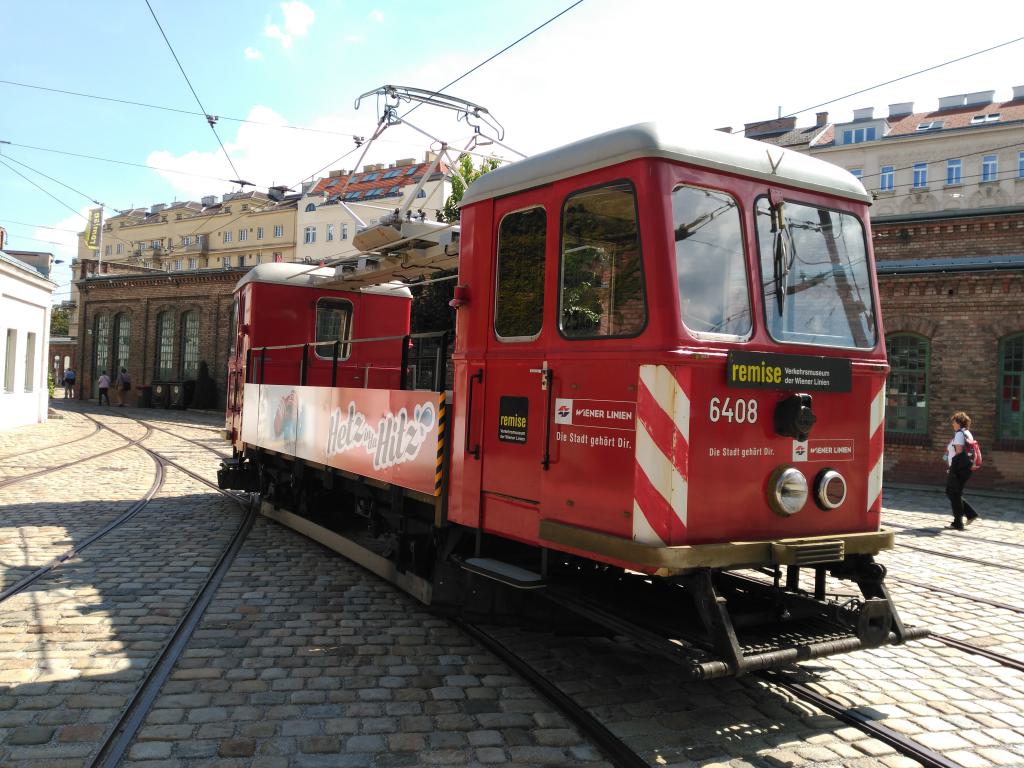 Moderna dresina de trabajo con carrocerías separadas